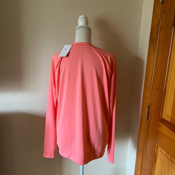 Nike Women’s Long Sleeve Top NWT - Picture 2 of 4